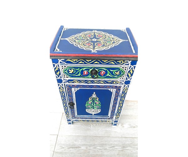 Mesita árabe  de madera pintada azul oscuro y otros colores con diferentes dibujos