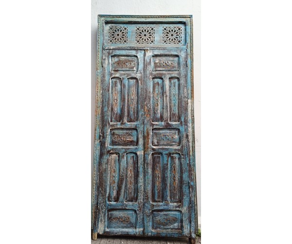 puerta antigua de marruecos tallada azul