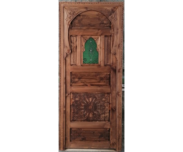 Puerta de madera ventana y cristal verde con reja